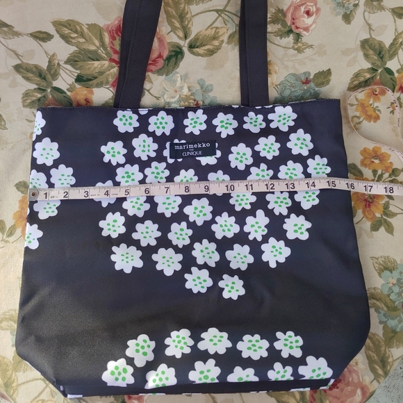 marimekko x Clinique Black and White Floral Tote Bag 16" x 13.5" - Picture 10 of 17